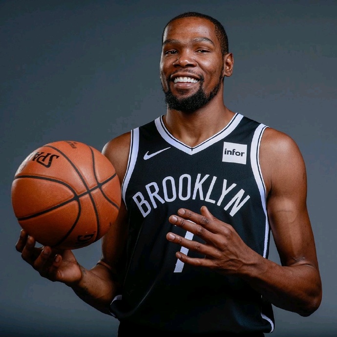 NBA新赛季薪水前十球员出炉!两人赛季报销,詹姆斯仅排第六