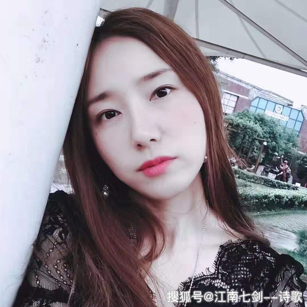 菩玉诗歌:谁比一念更近,谁比一缕檀烟更远?