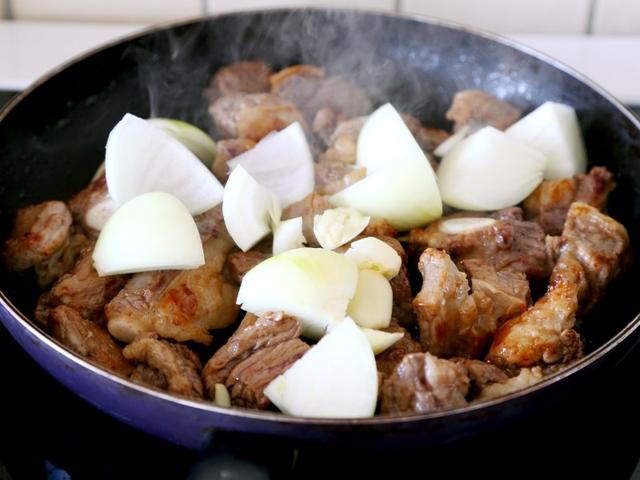 牛肉炖不好,只需加点它,炖的牛肉鲜香焖烂,而且还没有牛肉腥味