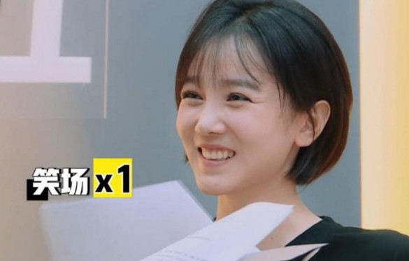 女版鹿晗脸也崩了?离开滤镜细纹超明显,鼻子怪异比郑爽夸张