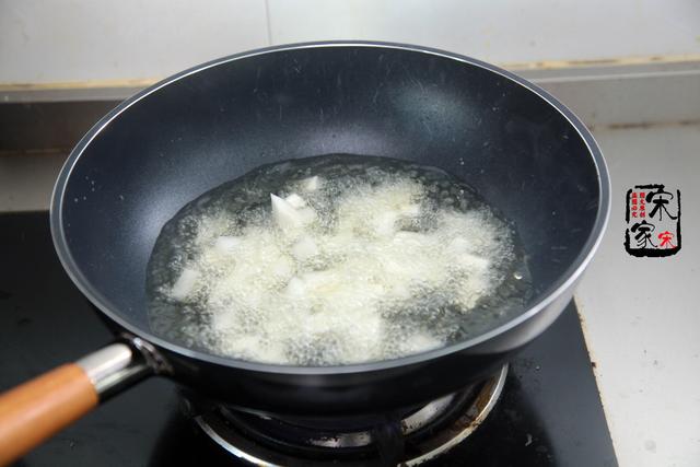 鸡胸肉这样炒和“鸡腿肉”一样嫩,50岁大厨:女孩子多吃也不胖