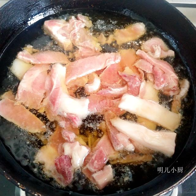 这肉最好吃,有人焯水有人直接炒?全错!教你正确做法,太解馋了