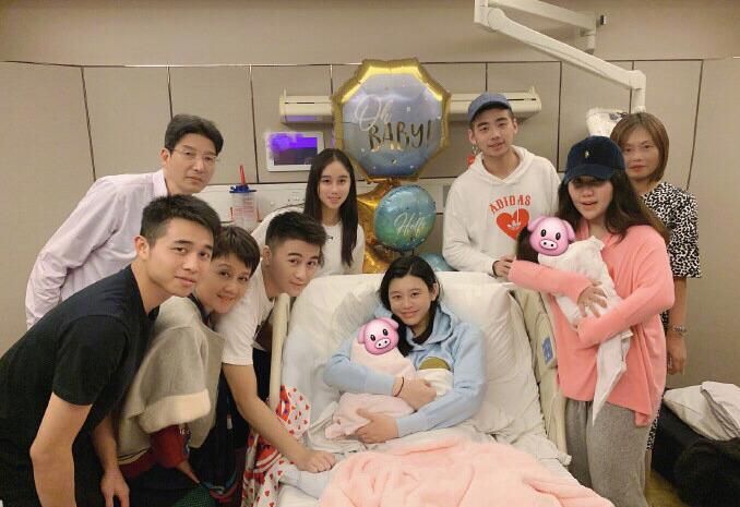 何猷君公布奚梦瑶产子喜讯,赌王家族长孙诞生,网友感叹效率太快