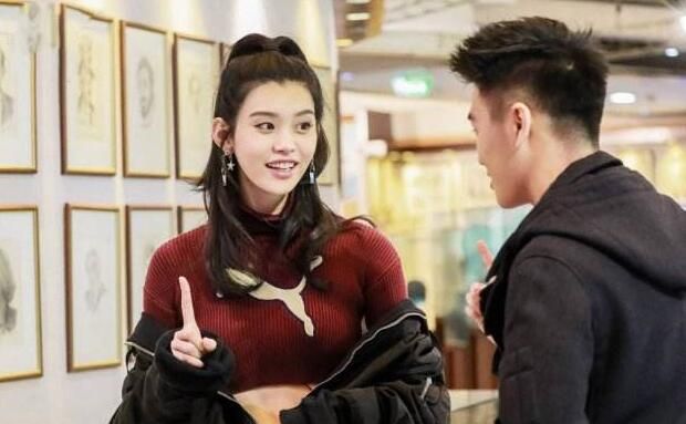 何猷君公布奚梦瑶产子喜讯,赌王家族长孙诞生,网友感叹效率太快