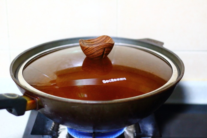 鸡翅不要炸着吃了,这样做比可乐鸡翅还好吃,色泽诱人,香辣下饭