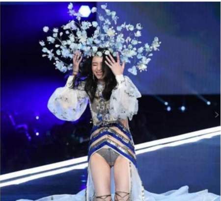 何猷君公布奚梦瑶产子喜讯,赌王家族长孙诞生,网友感叹效率太快