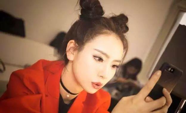 《没有秘密的你》戚薇演姐弟恋受追捧,谁说80后小花无戏可拍?