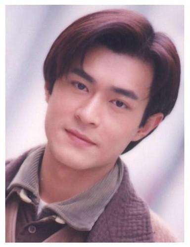 郑秀文晒古天乐生日照,高发际线太瞩目,网友:男神老了!