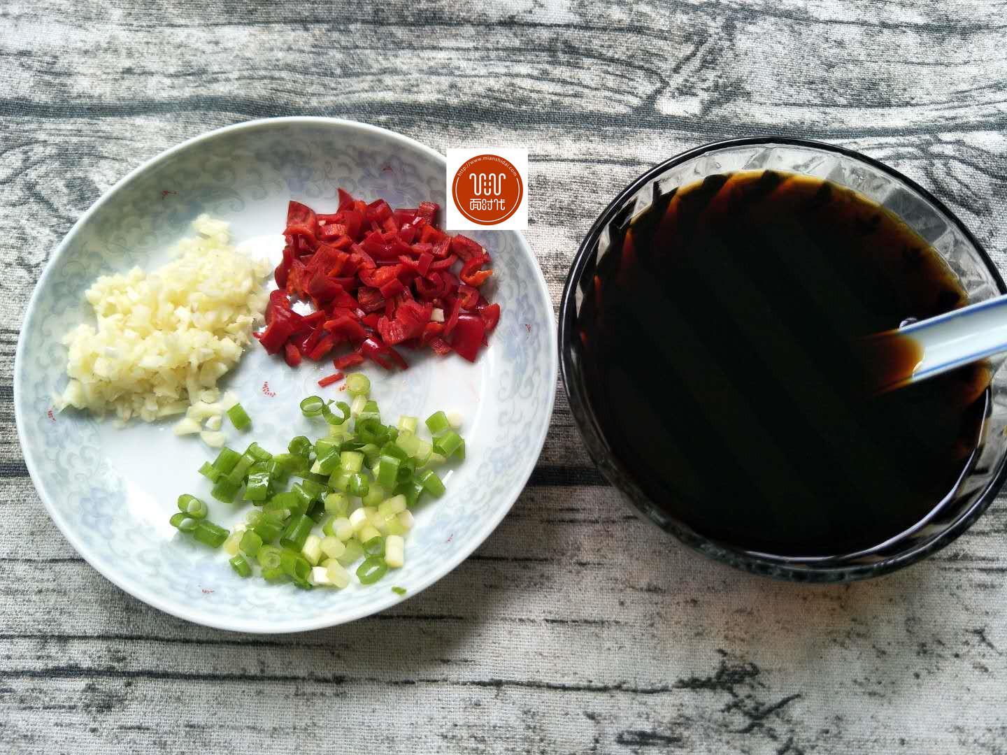 茄子好吃有妙招,学会这个特色做法,开胃下饭,一大盘不够吃!