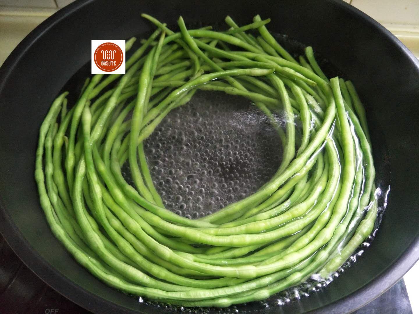 秋天用这菜做饺子馅,便宜又好吃,我家隔几天做一次,吃了更有劲 !