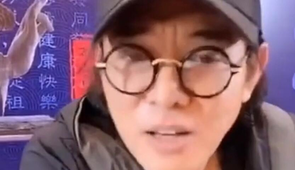 李连杰与网红一起直播,现场澄清病情被网友心疼老得太快