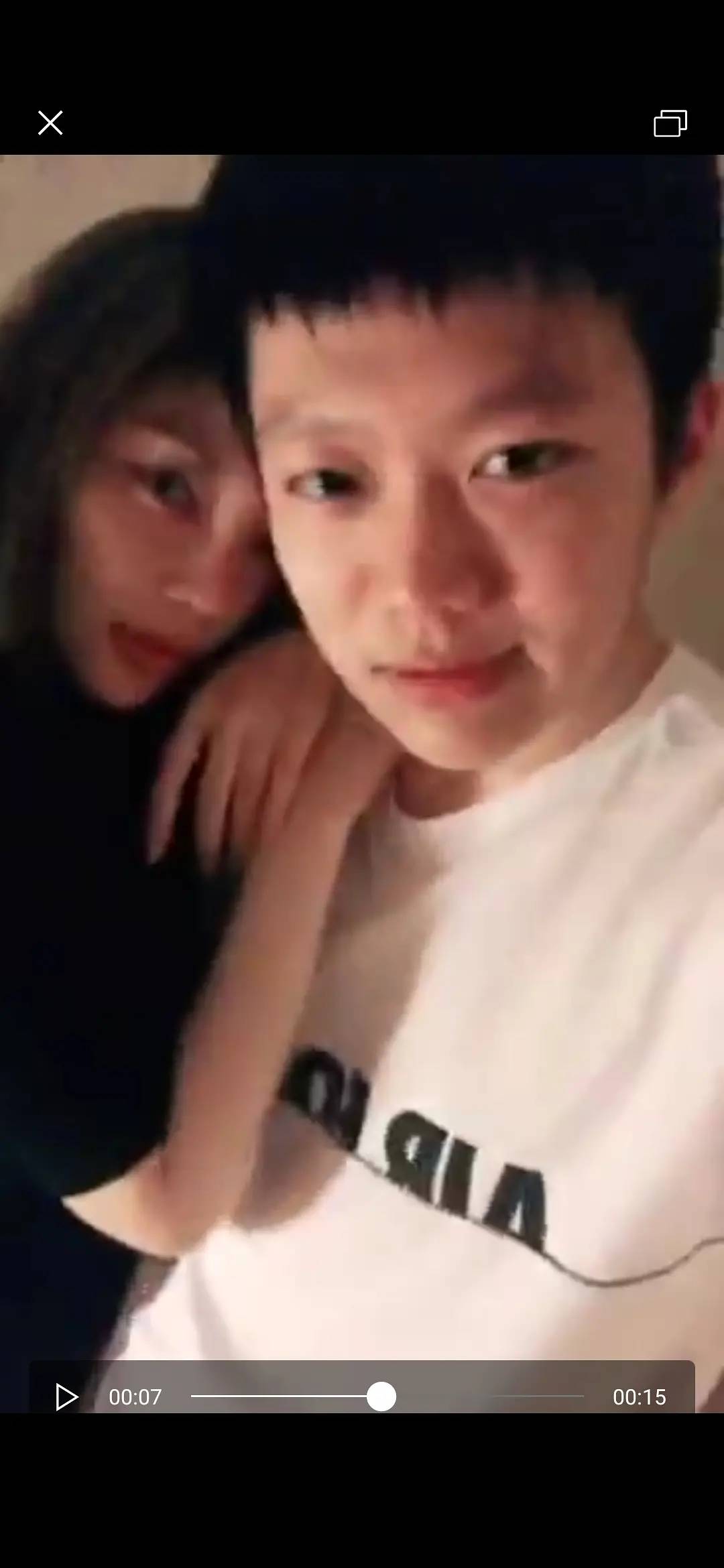 李小璐pgone亲密视频流出:璐出马脚,贾装不见,馨痛,网友瞎了