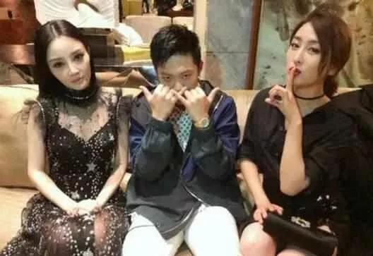 李小璐PGONE贴面亲吻,疑两人关系匪浅,观众替甜馨担心