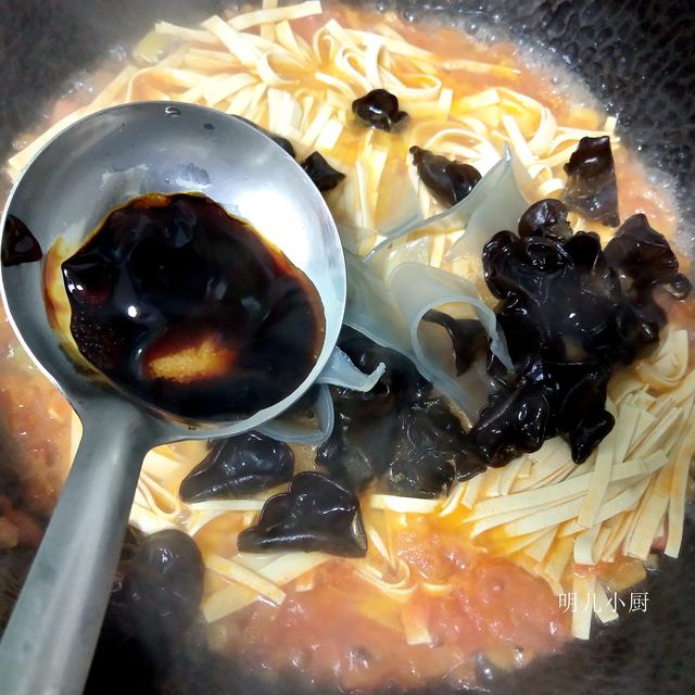 水煮菜还可以这么做,纯素比肉受欢迎,驱寒保暖下饭解馋冬天吃好