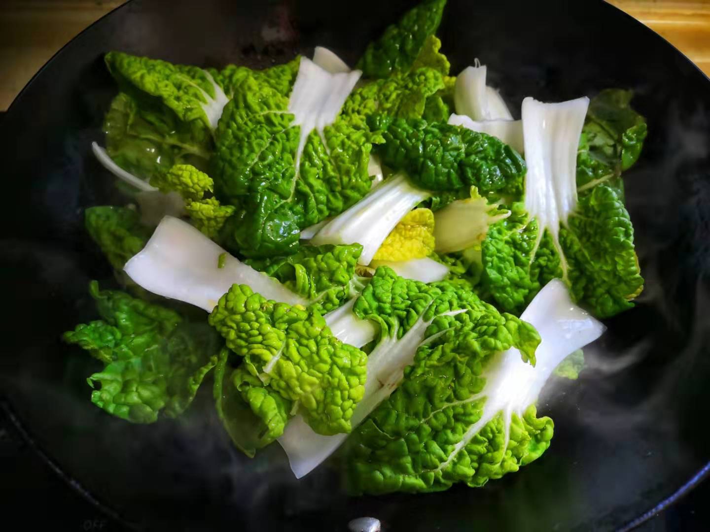 这蔬菜真是盼了一年才出现,端上桌一家三代抢着吃,手慢都吃不到