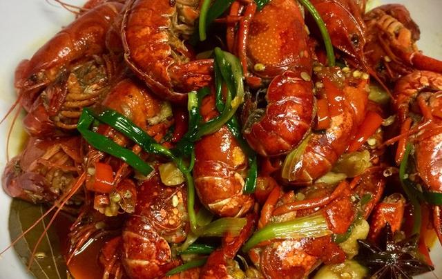 小龙虾已跌破10元?1次买了20斤,麻辣、油焖、酒香..做法全给你