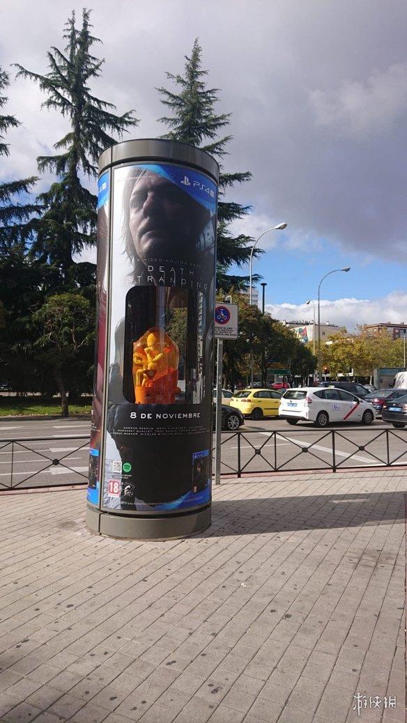 西班牙惊现《死亡搁浅》街头广告 竟有BB藏身其中