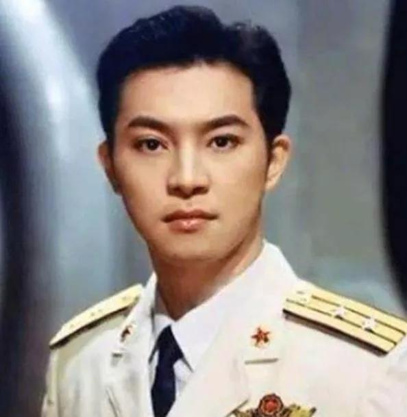 “军艺校草连续剧”再出续集,岳云鹏评价杨洋颜值:真的望尘莫及