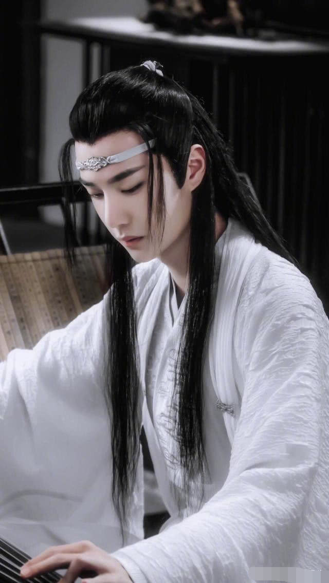 《陈情令》火爆韩国,韩网友对王一博吹彩虹屁:真是人类的脸么?
