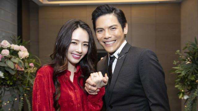 向佐回应婚礼多家赞助商一事,连婚纱照都是赞助,称自己很缺钱