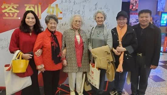 86版西游“白骨精”近照,76岁仍精神抖擞,一生只演过一个角色