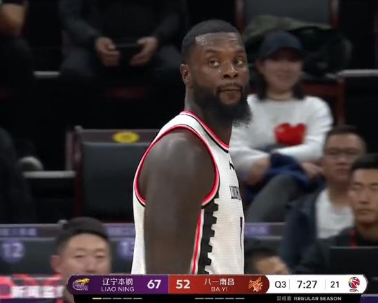 五大囧!韩德君周琦附体,传球直接扔史蒂芬森脸上,师弟闹脾气了
