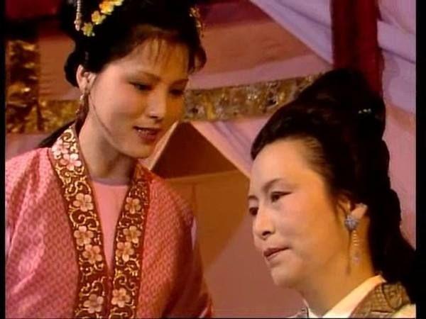 宝玉挨打后,袭人的表现被赞情商高,连王夫人都被她的演技折服