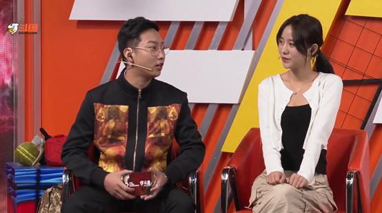 斗鱼PGC 二路女解说穿衣保守?网友:学学腐团儿,那才叫女人