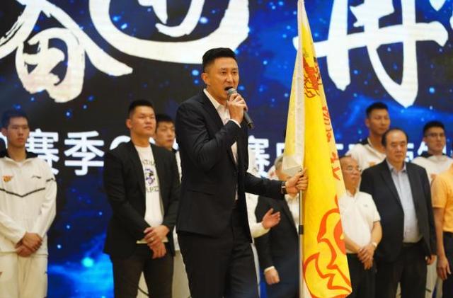 CBA七队喊出冲冠口号,三队希望大,四队跟着喊口号过把瘾