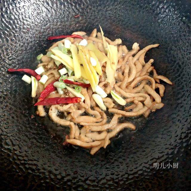 炒芥菜时,直接下锅是大错特错,多加这1步,芥菜脆嫩鲜香超下饭