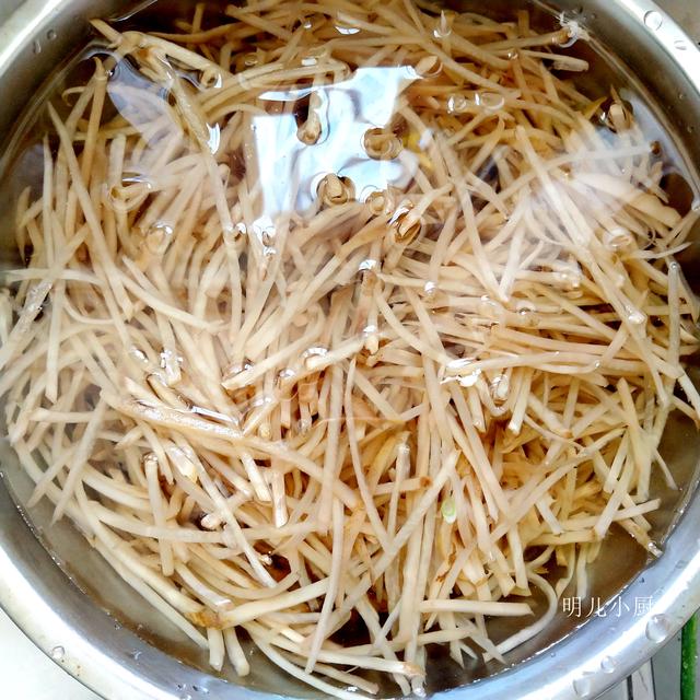 炒芥菜时,直接下锅是大错特错,多加这1步,芥菜脆嫩鲜香超下饭