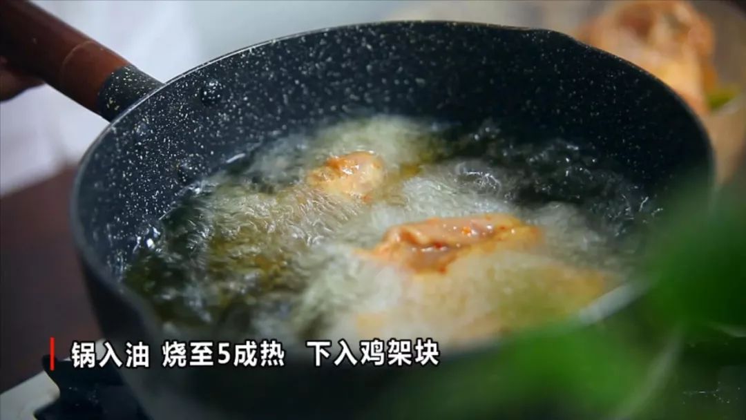都说街头烤鸡架好吃,自己在家这样做,味道一样棒棒的!