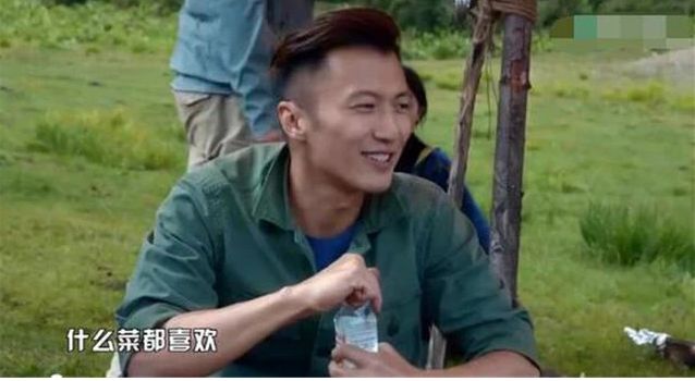 谢霆锋求婚王菲4次被拒恋嫩模?现又深夜回天后家?这对相差11岁的"姐弟"分没分?