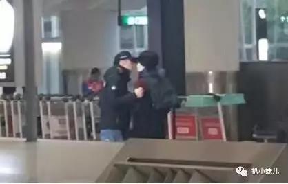 谢霆锋求婚王菲4次被拒恋嫩模?现又深夜回天后家?这对相差11岁的"姐弟"分没分?