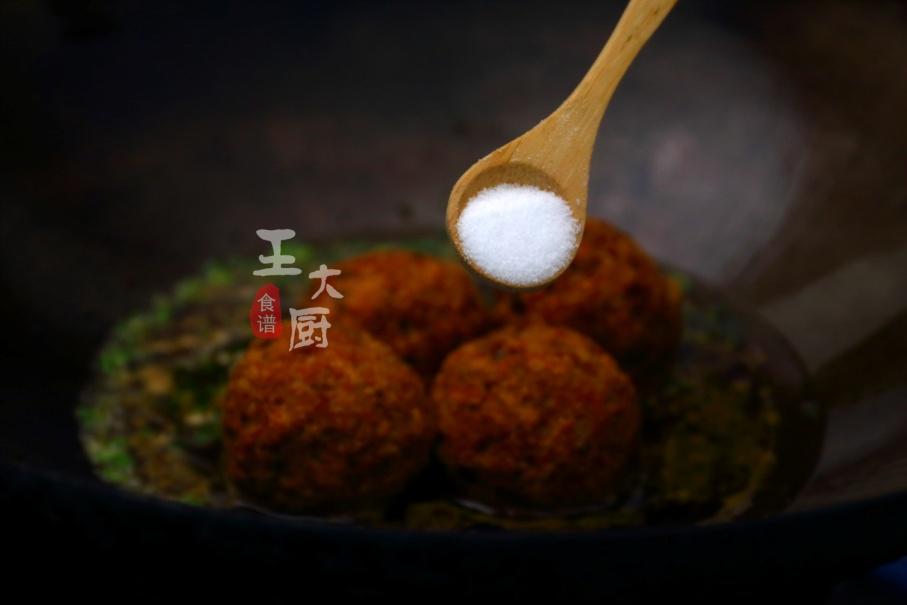 油条肉丸子,你肯定没吃过,简单又好吃,打开美食新视野