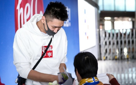 关键三分+致命罚球!两年没打球的他,让国内球员羞愧