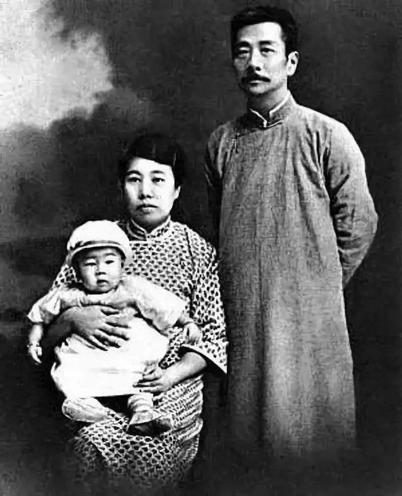 “相逢一笑泯恩仇”:你熟悉的许多名句,都有同一个作者——鲁迅!