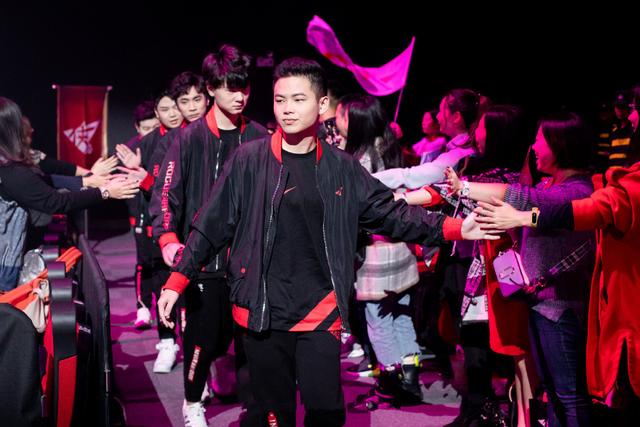王者荣耀:RW侠渡难赛场爆金句:你算什么东西?这是几个意思