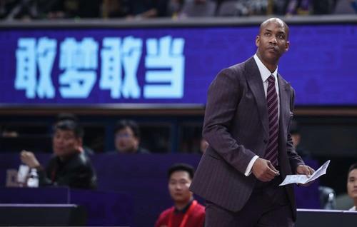 法里埃德迎CBA首秀,各方面完胜前任,广厦男篮将成疆粤搅局者