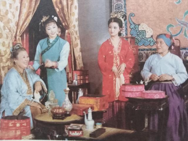 刘姥姥二进荣国府获赠100两银子,王夫人的赠言,读来句句扎心