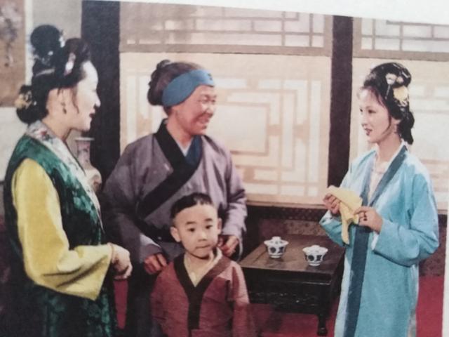 刘姥姥二进荣国府获赠100两银子,王夫人的赠言,读来句句扎心