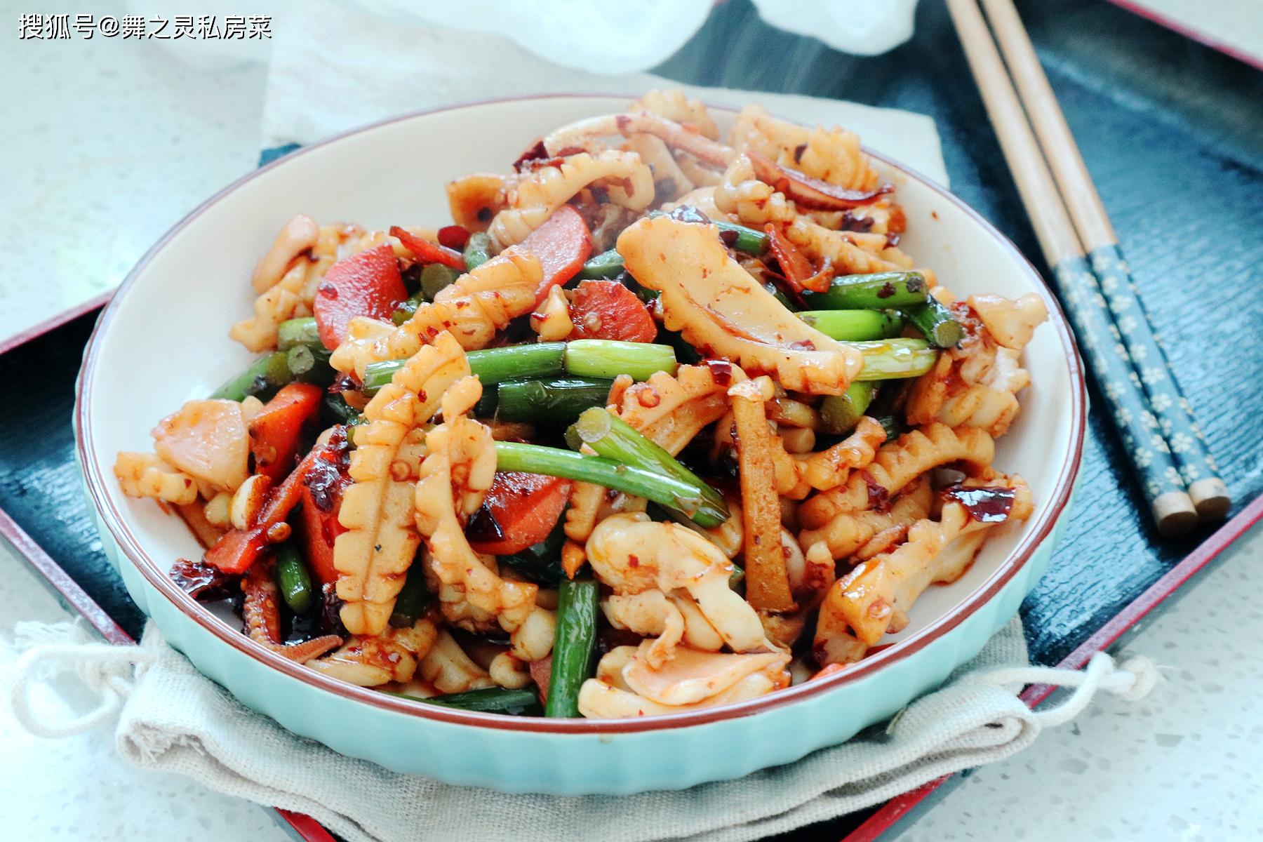 蒜薹和它是绝配,饭店一盘78元,自己做成本16元,美味又解馋
