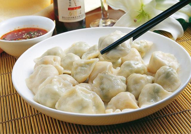 饺子吃起来不香还发柴?原来从买肉就错了,难怪做不好,快看诀窍