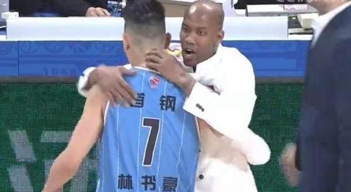不愧誓静筑佛高材生!林书豪的这番表态不但提升马布里,还表明立场