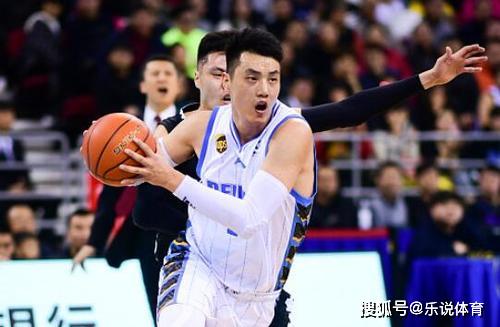 盘外招!北京首钢球员抵达辽宁收到一箱冰棍,翟晓川林书豪吃得香