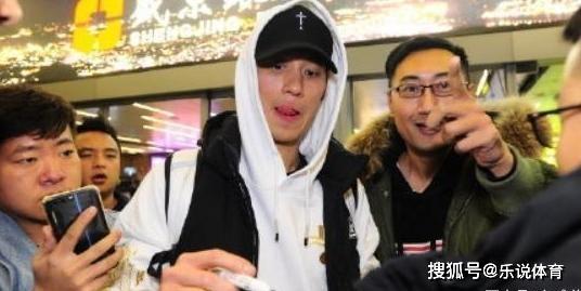 盘外招!北京首钢球员抵达辽宁收到一箱冰棍,翟晓川林书豪吃得香