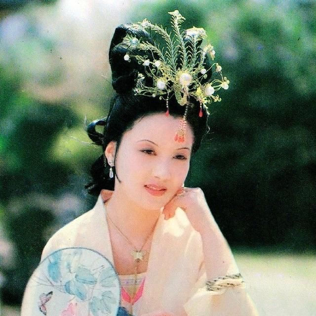 刘姥姥两次进荣国府,为何都带着板儿?有一个说不出口的原因