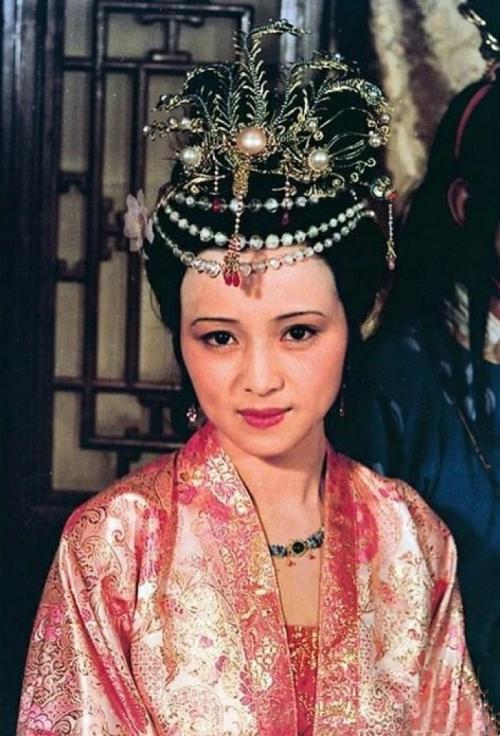 读红楼:秦可卿和宝玉只有数面之缘,为何她死后宝玉悲伤到吐血?