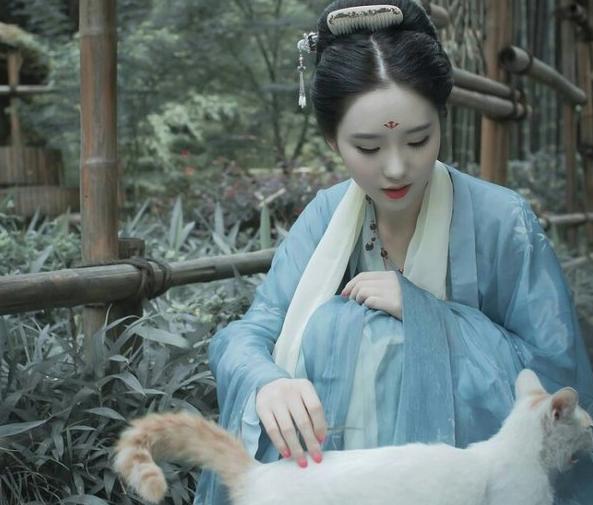 宋朝才女的一首词,道尽相思之苦,美得心醉,堪称经典不输李清照