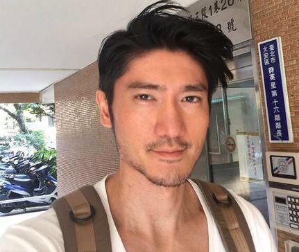晒高以翔家庭温馨照,二哥高宇桥帅气不输弟弟最抢眼